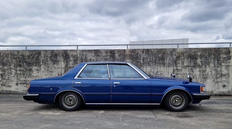 Toyota Cresta GX51 Super Lucent Blue Metallic