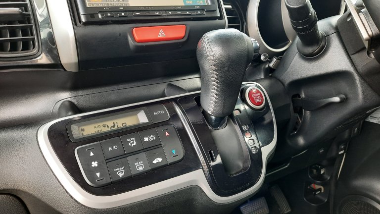 Honda N-Box JF1 Custom Turbo SS