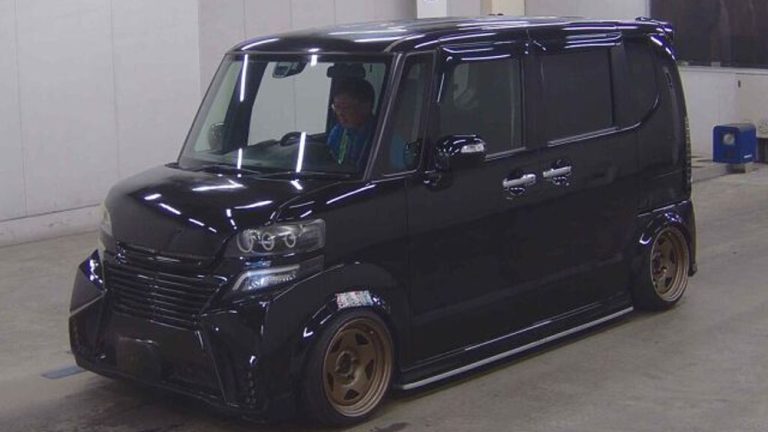 Honda N-Box JF1 Custom Turbo SS